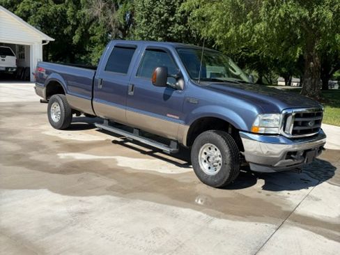 Used 2004 Ford F350 Lariat AWD/4WD image 2