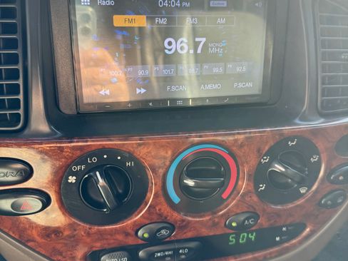 Used 2004 Toyota Tundra Limited image 10