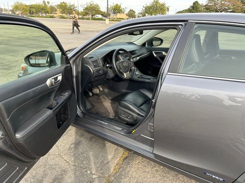 Used 2017 Lexus CT 200h w/ Seat Comfort Package image 25
