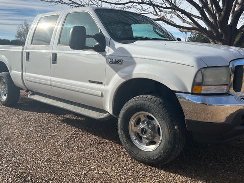 Used 2003 Ford F250 Lariat image 2