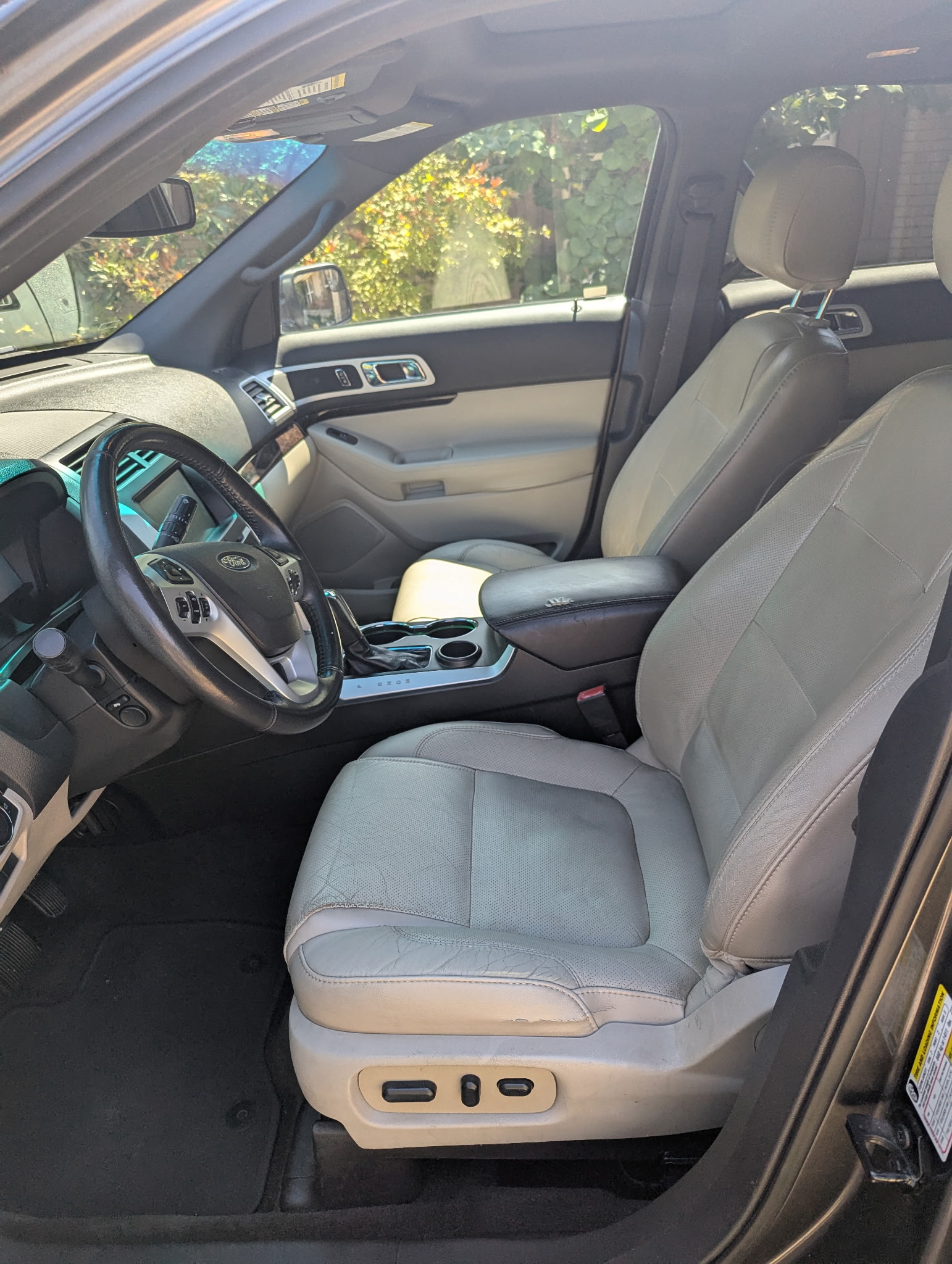 Used 2015 Ford Explorer Limited w/ Equipment Group 301A FWD image 8