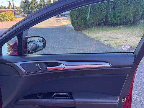 Used 2016 Ford Fusion SE FWD image 17