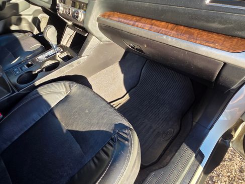 Used 2016 Subaru Outback 2.5i Limited w/ Popular Package #4 image 9