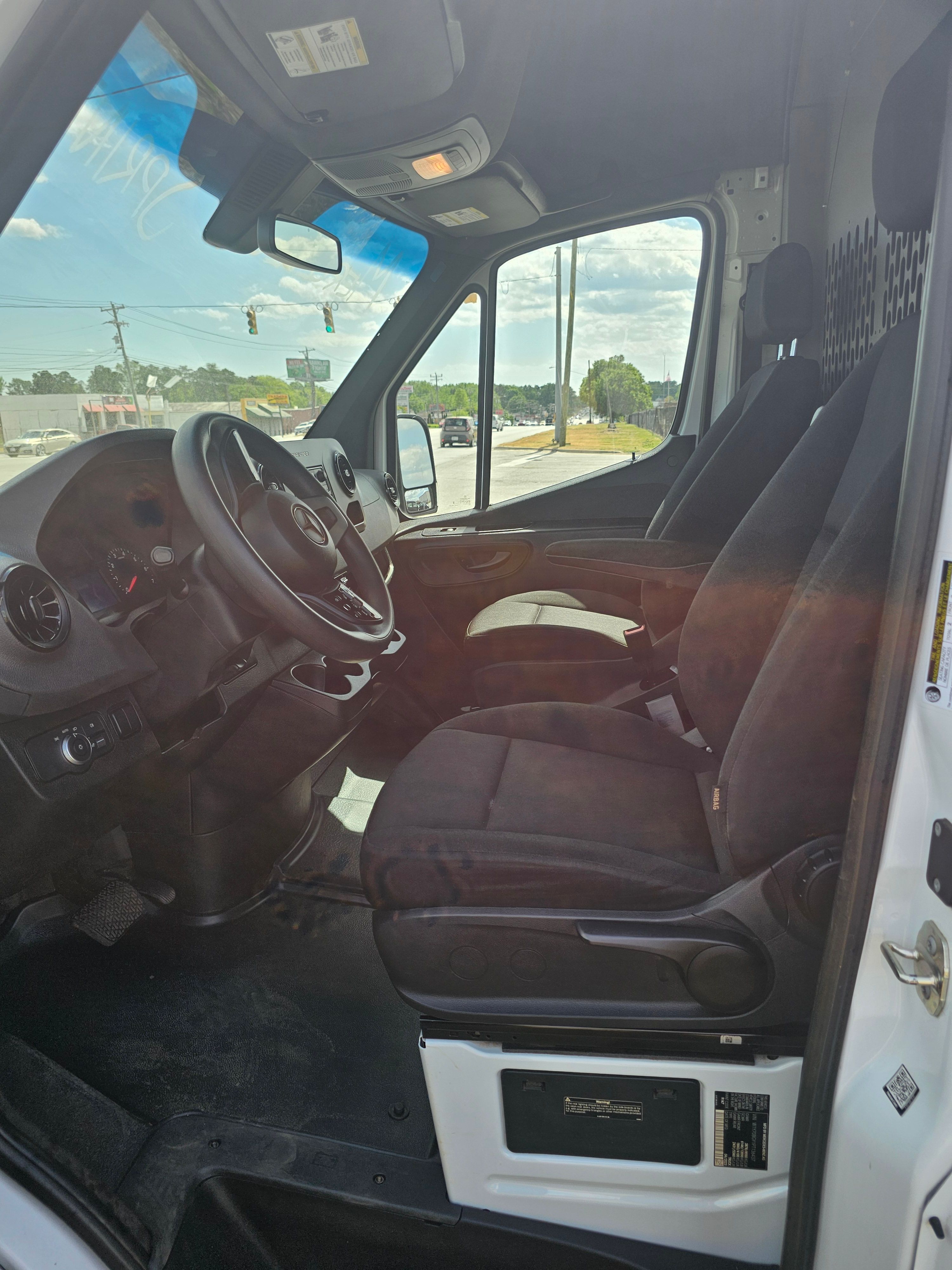 Used 2023 Mercedes-Benz Sprinter 1500 image 11