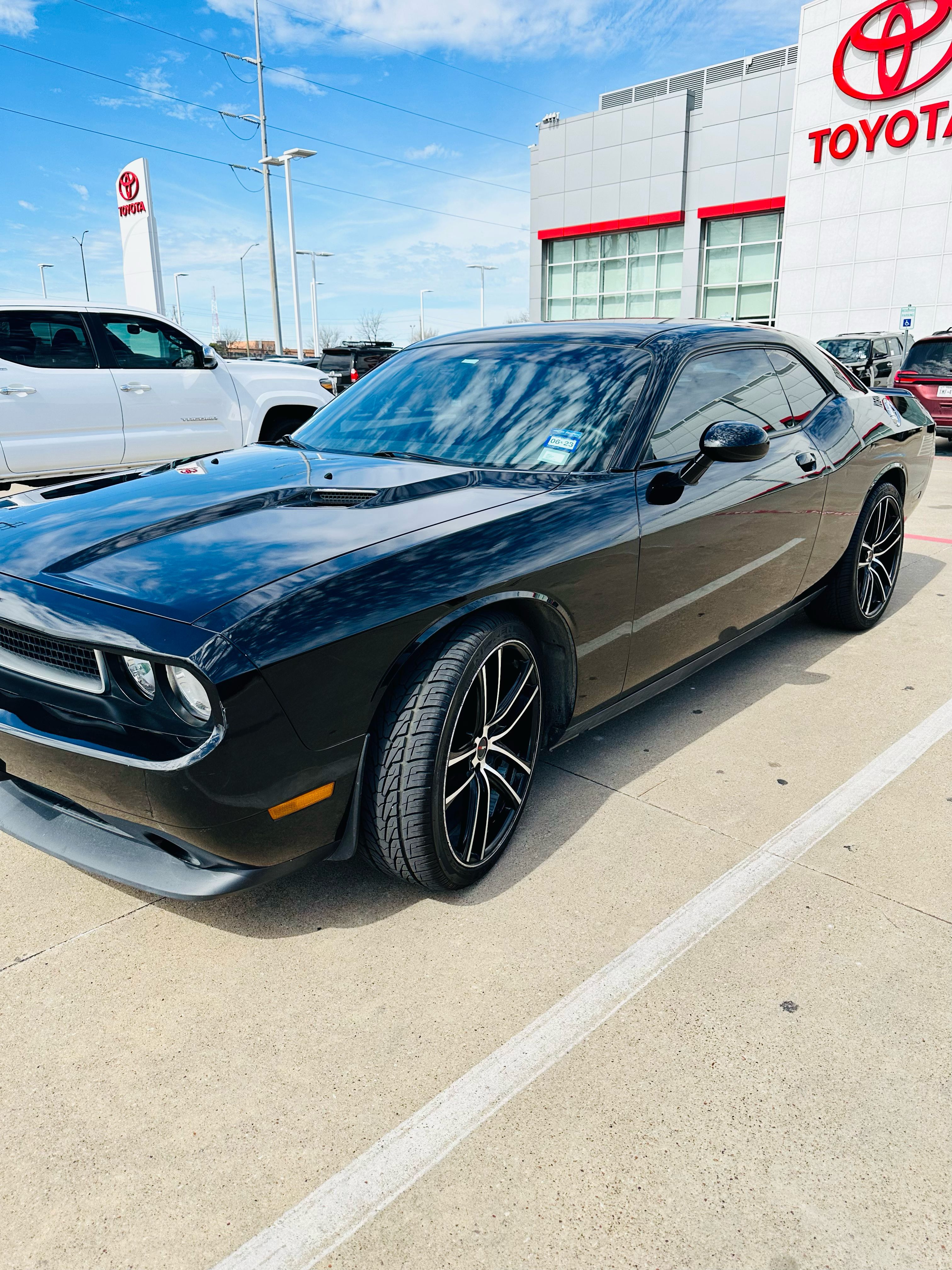 Used 2014 Dodge Challenger SXT RWD image 4