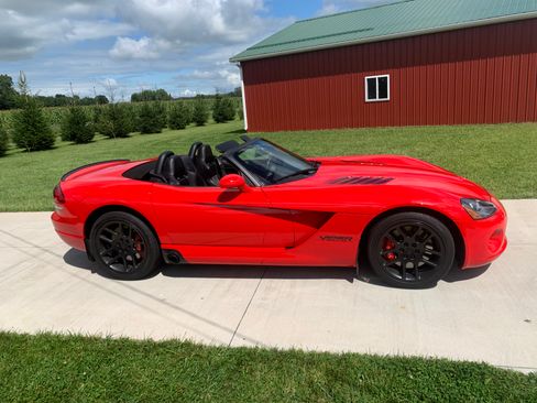Used 2004 Dodge Viper SRT-10 RWD image 1