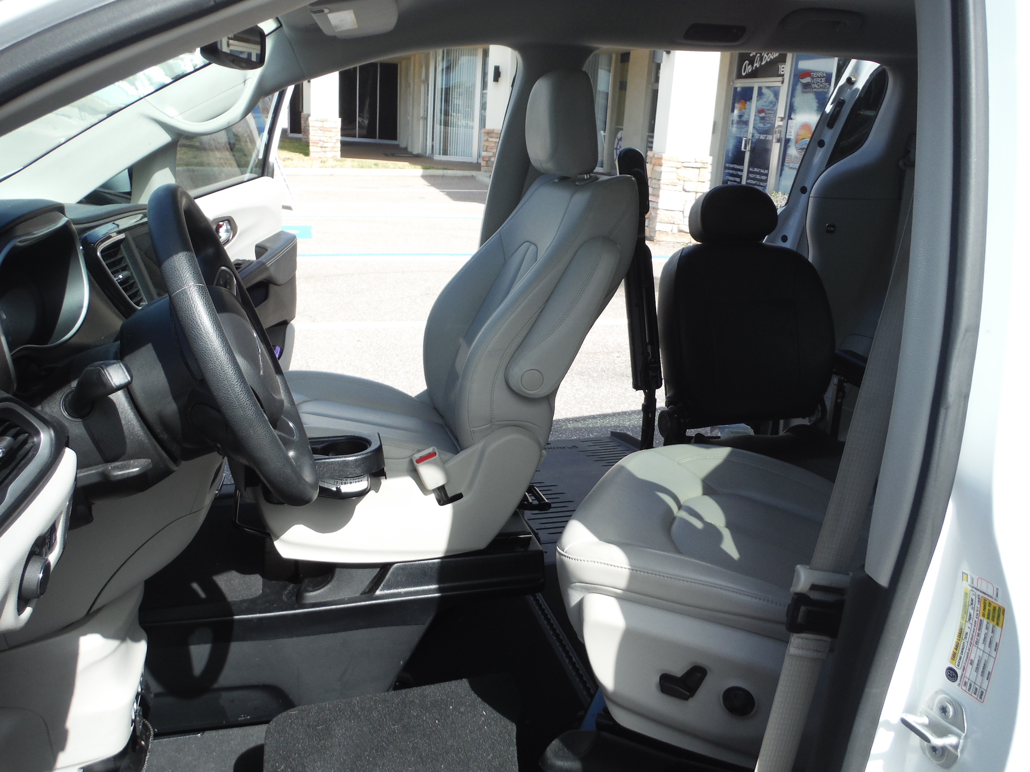 Used 2021 Chrysler Voyager Lxi FWD image 18
