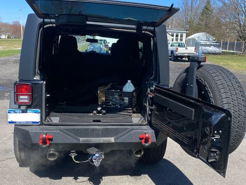 Used 2015 Jeep Wrangler Unlimited Sport image 13