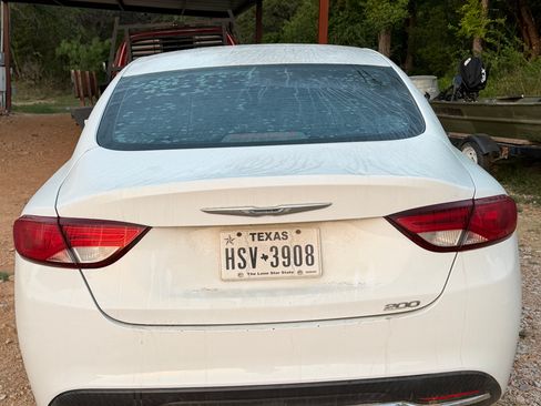 Used 2015 Chrysler 200 Limited image 5