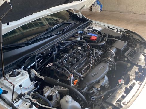 Used 2023 Honda Civic Touring image 2