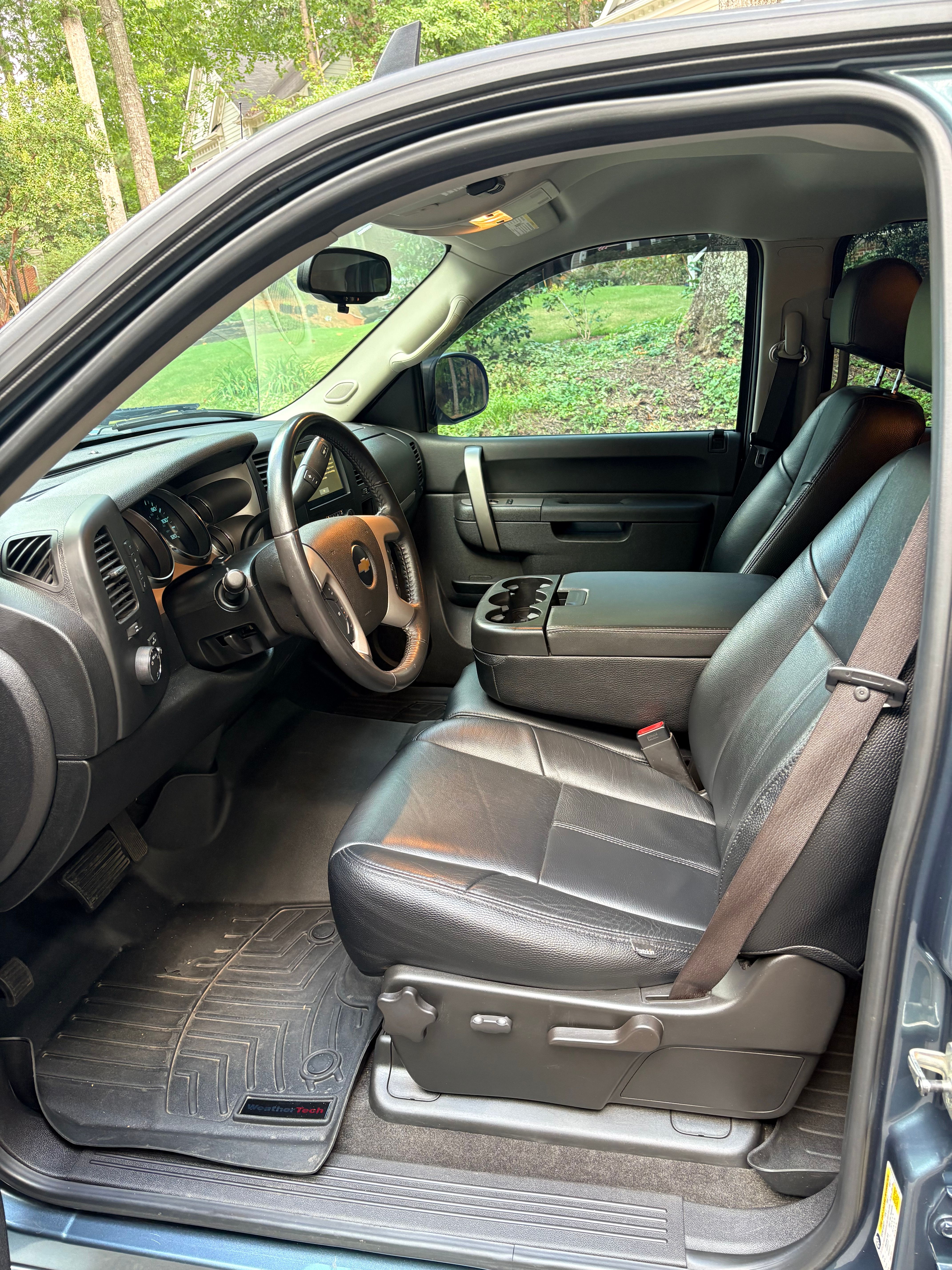 Used 2010 Chevrolet Silverado 1500 LT w/ Power Pack Plus AWD/4WD image 25