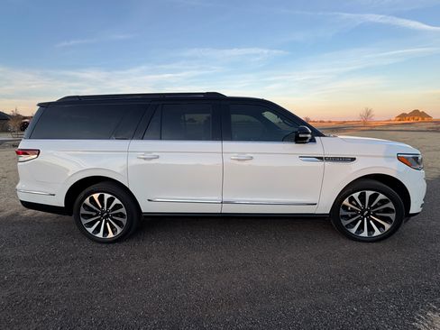 Used 2023 Lincoln Navigator L Reserve image 4