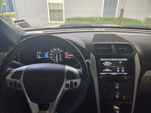 Used 2014 Ford Explorer XLT w/ Equipment Group 202A image 18