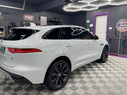 Used 2019 Jaguar F-PACE S image 6