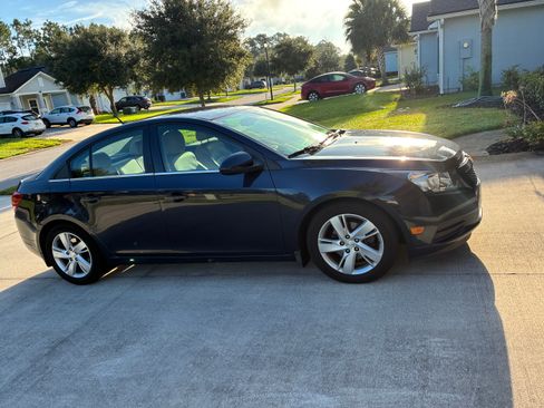Used 2014 Chevrolet Cruze Diesel FWD image 2