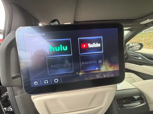 Used 2024 Cadillac Escalade Sport w/ LPO, ONYX Package image 11