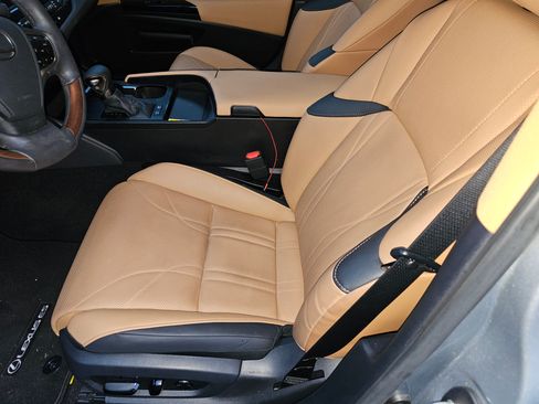 Used 2024 Lexus ES 300h w/ Luxury Package image 8