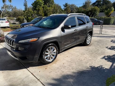 Used 2016 Jeep Cherokee Limited image 4