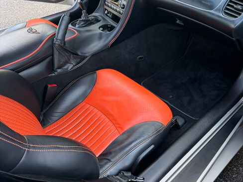 Used 2000 Chevrolet Corvette Coupe RWD image 19