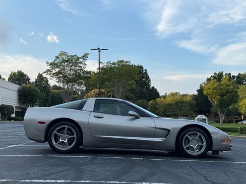 Used 2000 Chevrolet Corvette Coupe w/ Memory Pkg RWD image 11