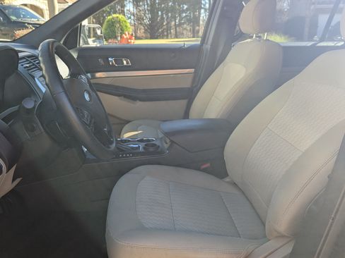 Used 2016 Ford Explorer FWD image 10
