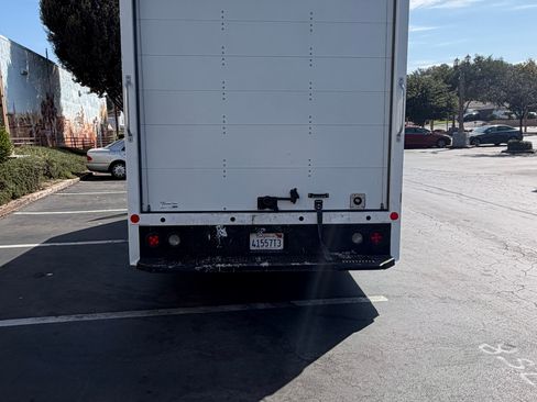 Used 2021 Chevrolet Express 3500 w/ Power Convenience Package RWD image 5