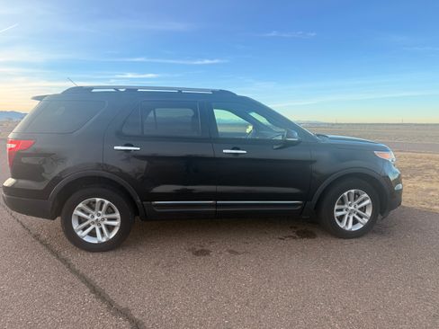 Used 2013 Ford Explorer XLT image 8