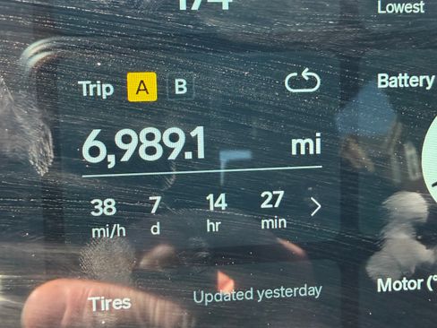 Used 2025 Rivian R1T Adventure AWD/4WD image 10