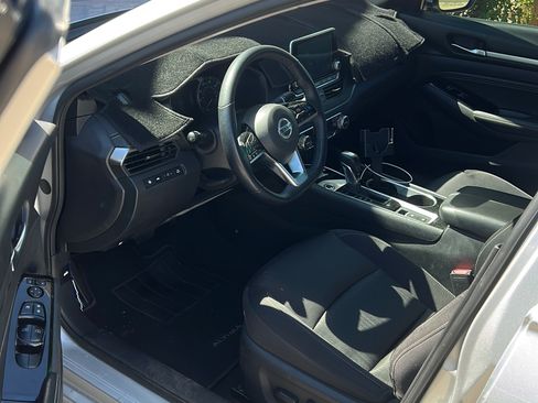 Used 2020 Nissan Altima 2.5 SV FWD image 9