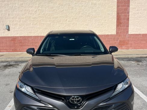 Used 2018 Toyota Camry XLE image 10