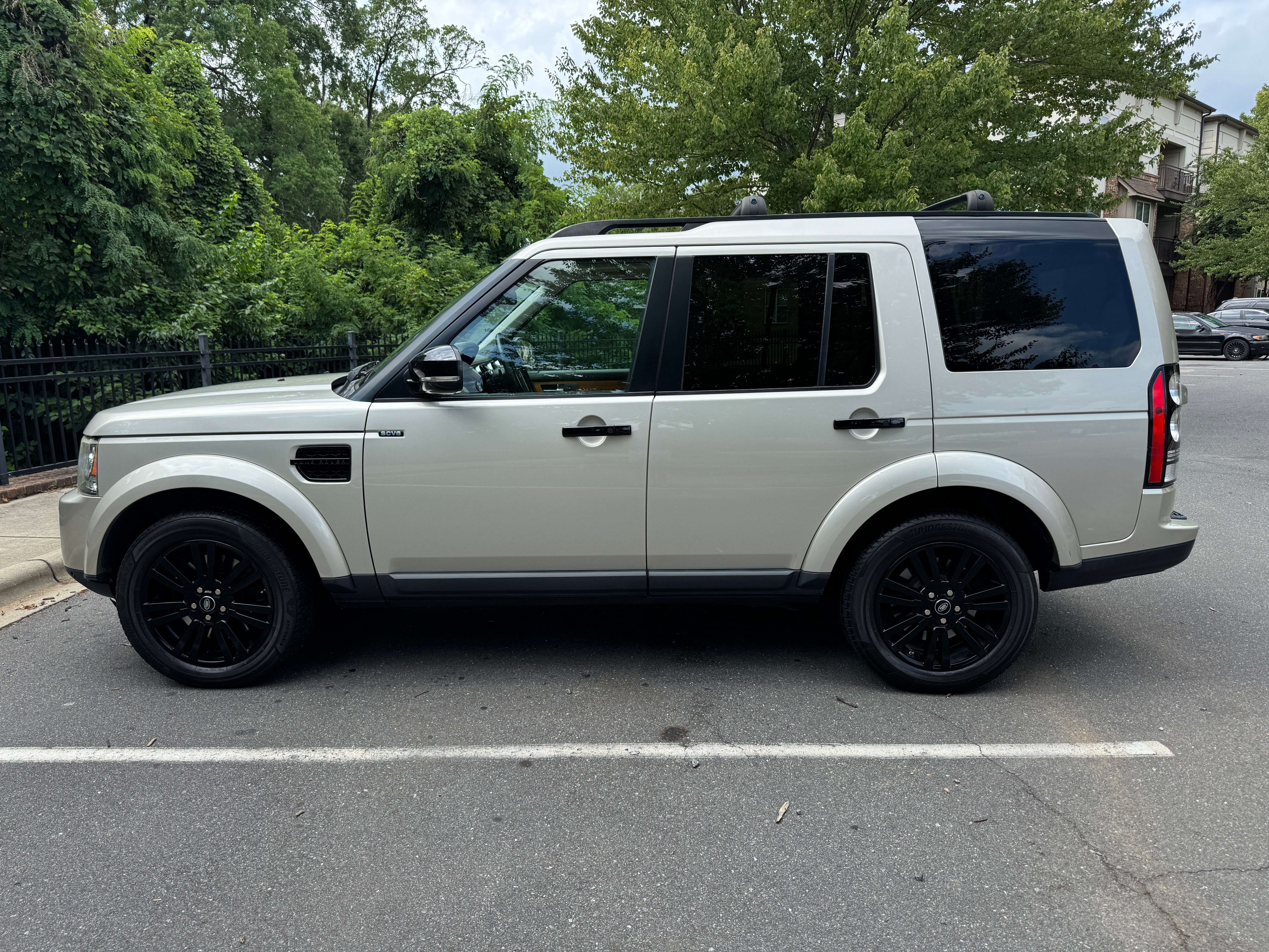 Used 2014 Land Rover LR4 HSE LUX AWD/4WD image 13
