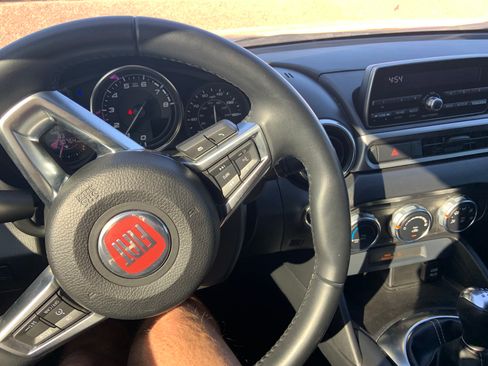 Used 2018 FIAT 124 Spider Classica RWD image 16