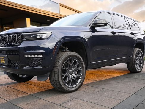Used 2023 Jeep Grand Cherokee L Summit AWD/4WD image 2