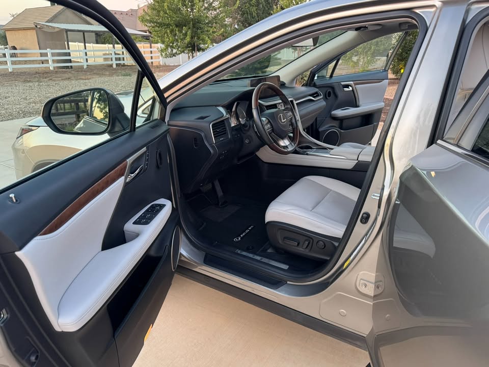 Used 2021 Lexus RX 350L Premium w/ Premium Package AWD/4WD image 10