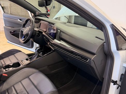 Used 2023 Volkswagen Golf R image 11