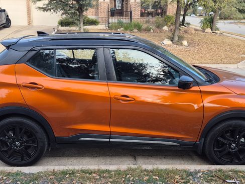 Used 2022 Nissan Kicks SR w/ Premium Package image 12