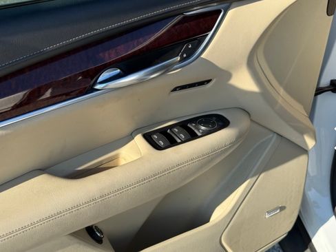 Used 2018 Cadillac XT5 Luxury w/ Driver Awareness Package image 10