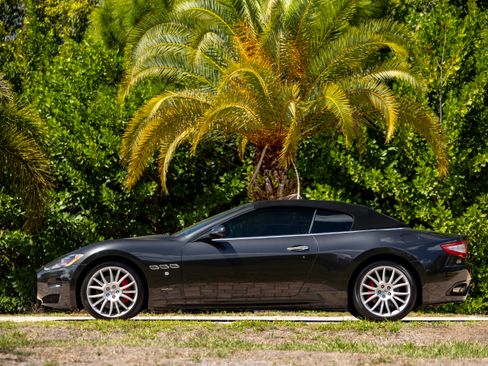 Used 2012 Maserati GranTurismo Convertible image 2