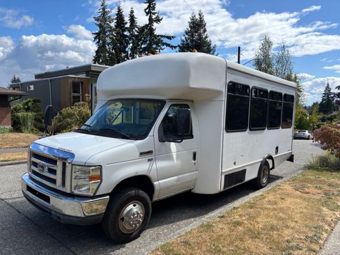 Used 2011 Ford E-350 and Econoline 350 Super Duty w/ Shuttle Bus Prep Pkg RWD image 12