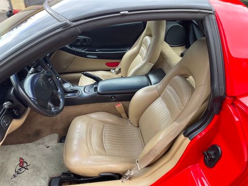 Used 2000 Chevrolet Corvette Coupe w/ Memory Pkg image 6