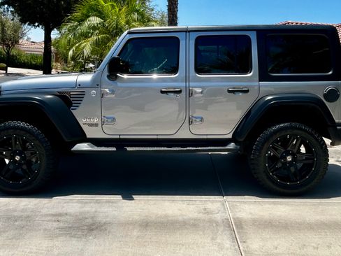 Used 2019 Jeep Wrangler Unlimited Sport S AWD/4WD image 11