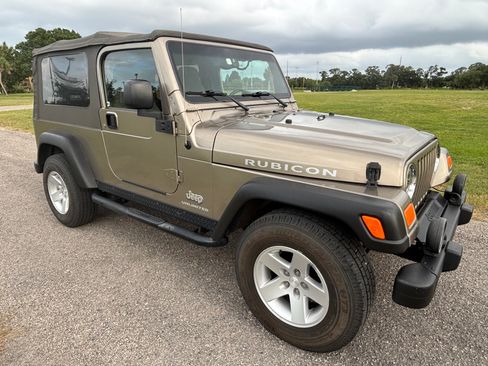 Used 2005 Jeep Wrangler Unlimited Rubicon w/ Security Group AWD/4WD image 8