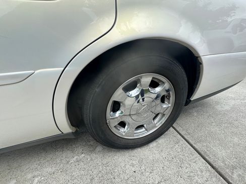 Used 2005 Cadillac De Ville Sedan w/ Equipment Group image 11