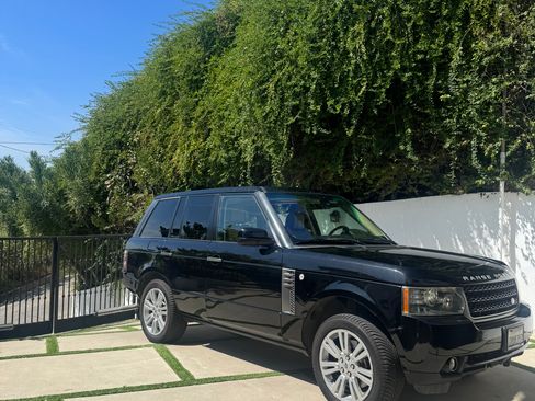 Used 2011 Land Rover Range Rover HSE image 4