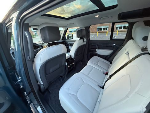 Used 2025 Land Rover Defender 110 X-Dynamic SE AWD/4WD image 21