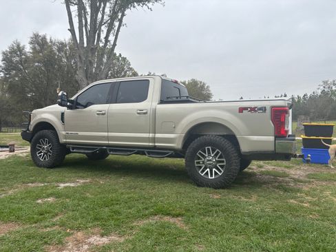 Used 2017 Ford F250 Lariat w/ Lariat Value Package image 2