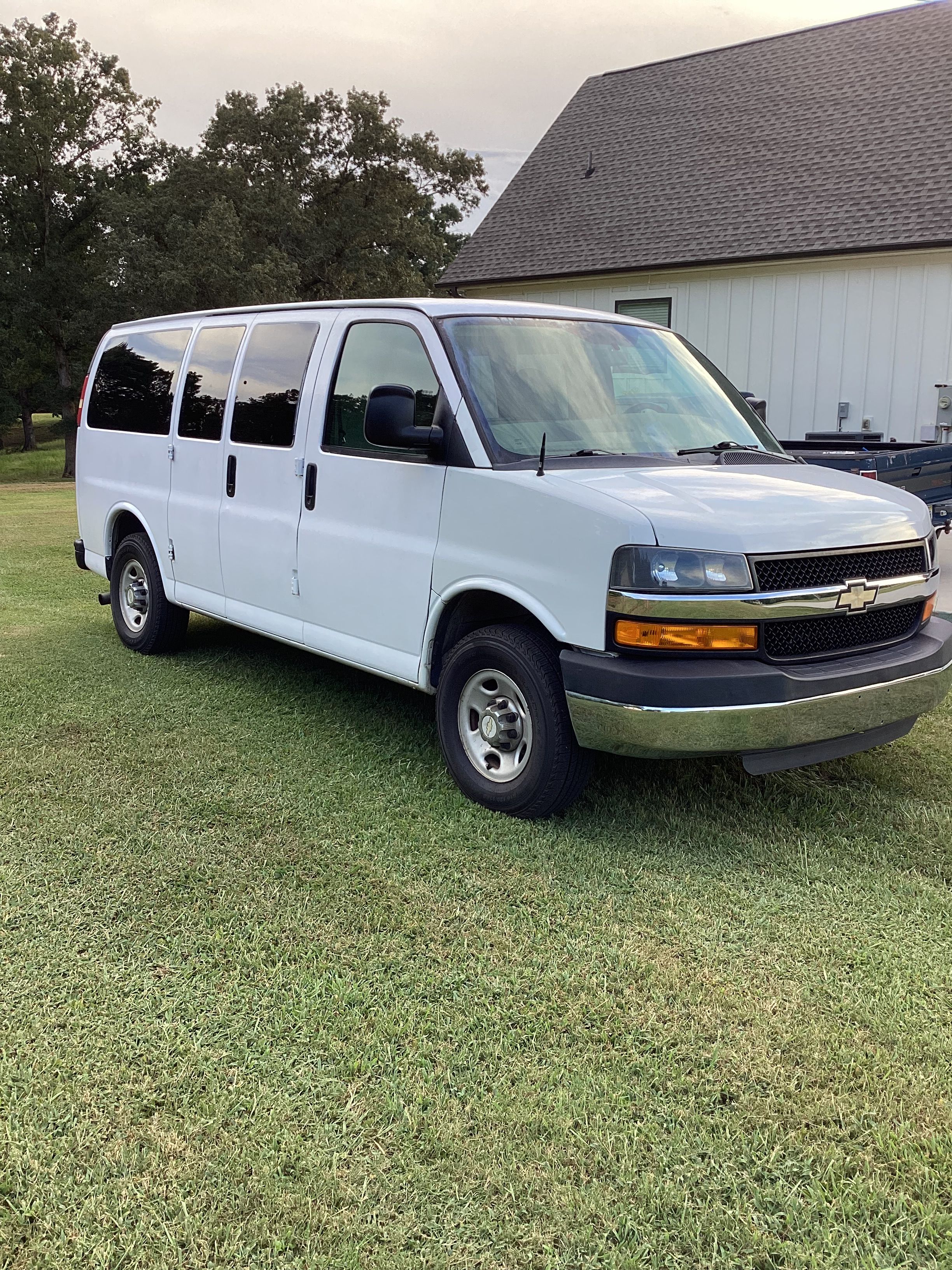 Used 2010 Chevrolet Express 3500 LT w/ LT Preferred Equipment Group RWD image 2