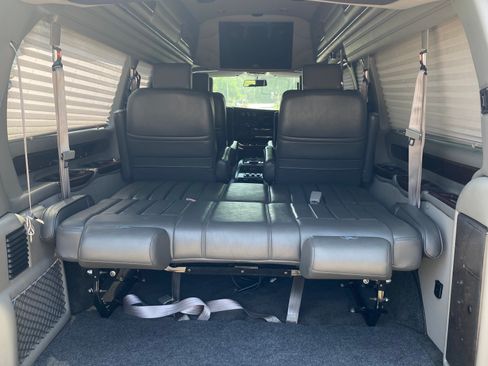 Used 2014 Chevrolet Express 2500 Extended RWD image 16