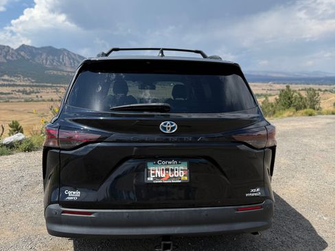 Used 2024 Toyota Sienna XLE w/ XLE Plus Package AWD/4WD image 2