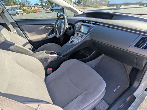 Used 2014 Toyota Prius Two image 8